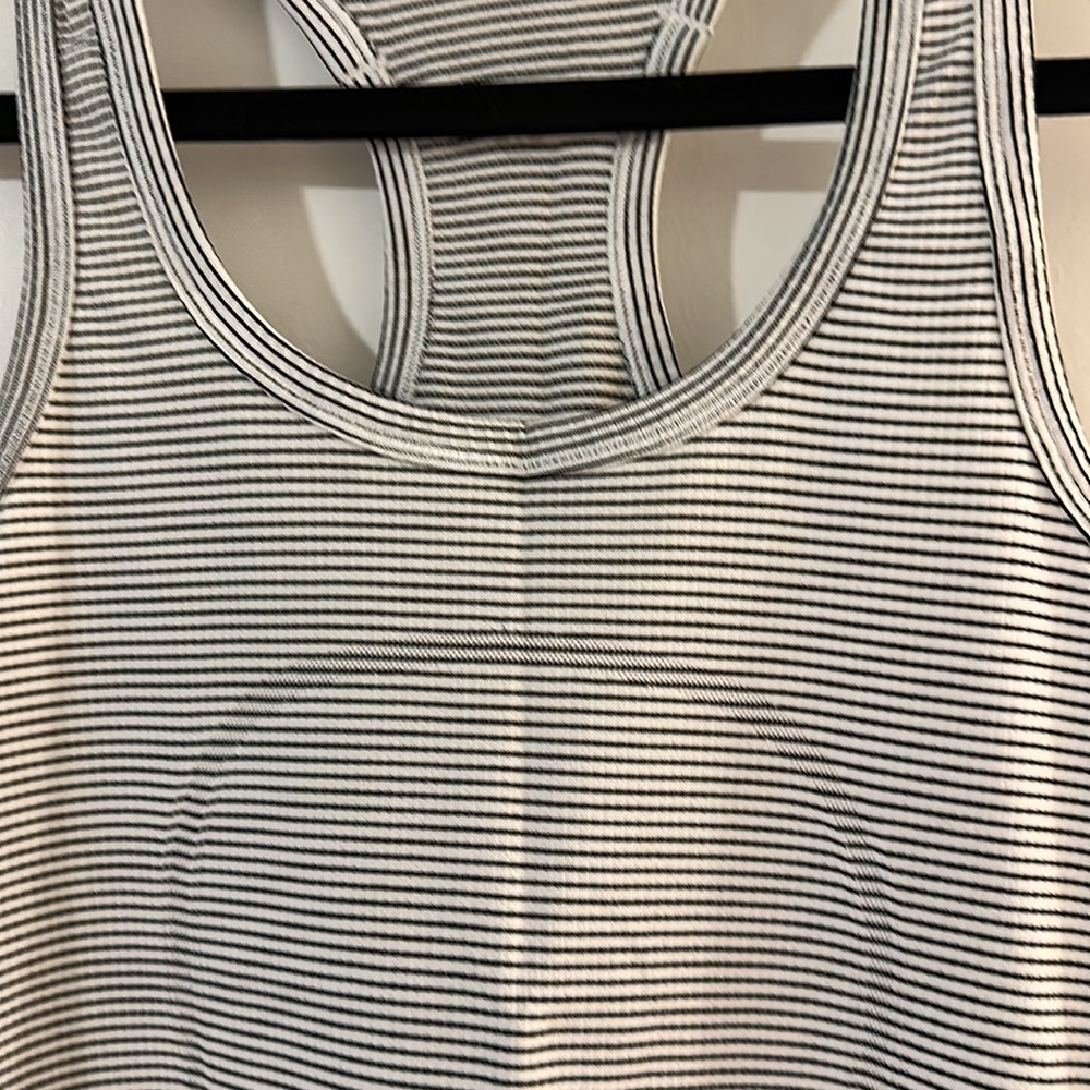 Lululemon Swiftly Tech Razorback Tank - Picture 2 of 4